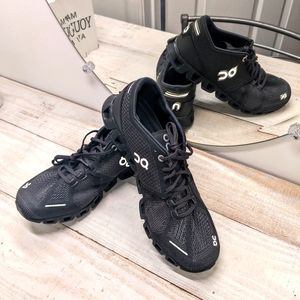 ON Running Sneaker Cloud X Black Asphalt Woman (9, Black/Asphalt)